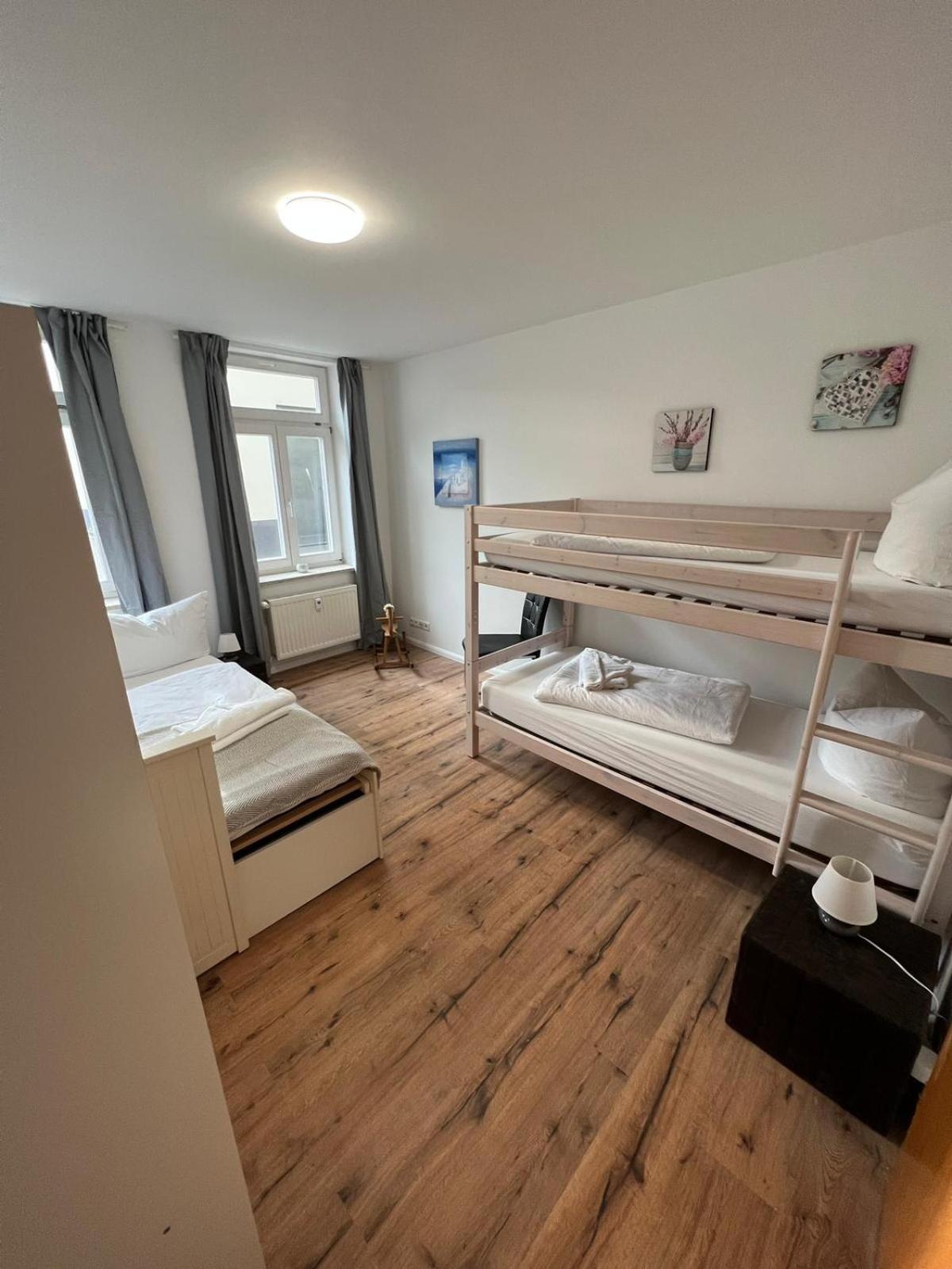 רוסטוק Apartment Bernstein Ruhig, Familienfreundlich Mit Garten מראה חיצוני תמונה